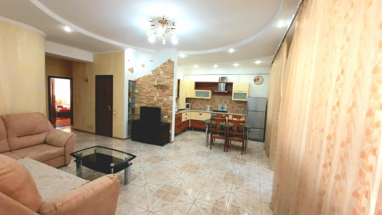 Elegance Apartment Chisinau Center Close To Stefan Cel Mare Esterno foto